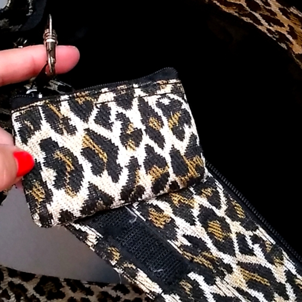 (38) Bag King Leopard Tote Bag & Change Purse. - Picture 9 of 13